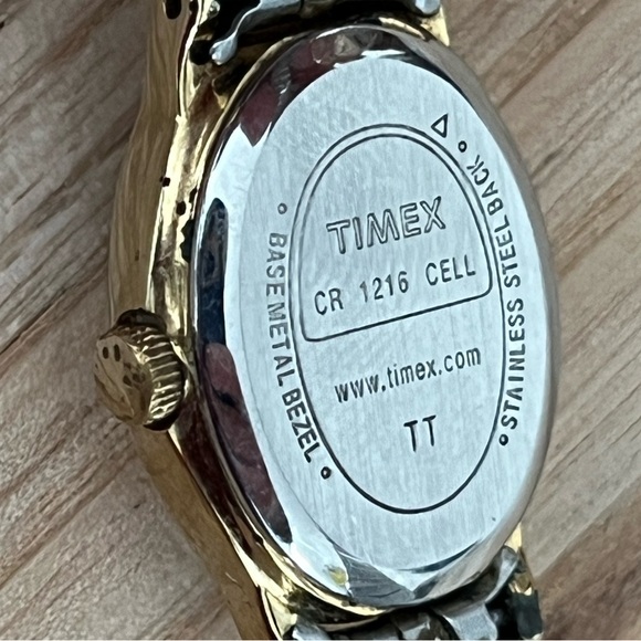 Timex Vintage Ladies Watch Gold-Tone Case Matte Stainless Bracelet White Dial main image 4